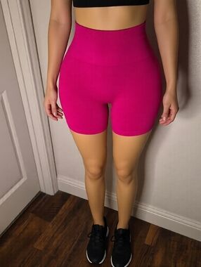 Alphalete Amplify Shorts Color Magenta Sz XS EUC Label was removed